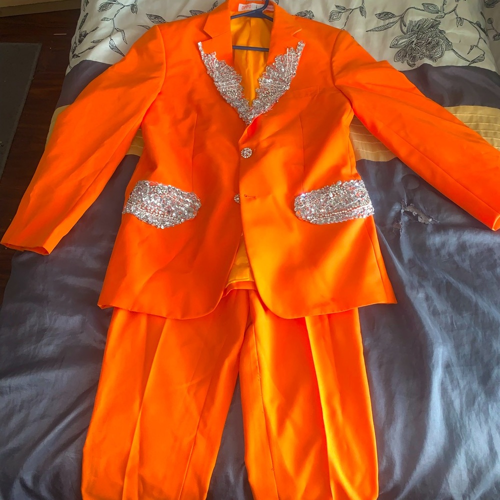 Custom suit - Picture 4 of 7
